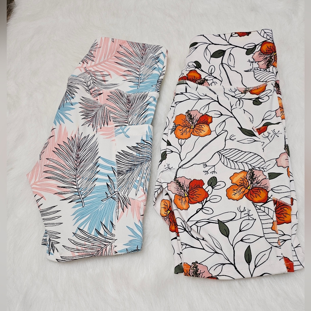 Butt Sculpting Leaf Yoga Shorts lot of 2. Size M/L